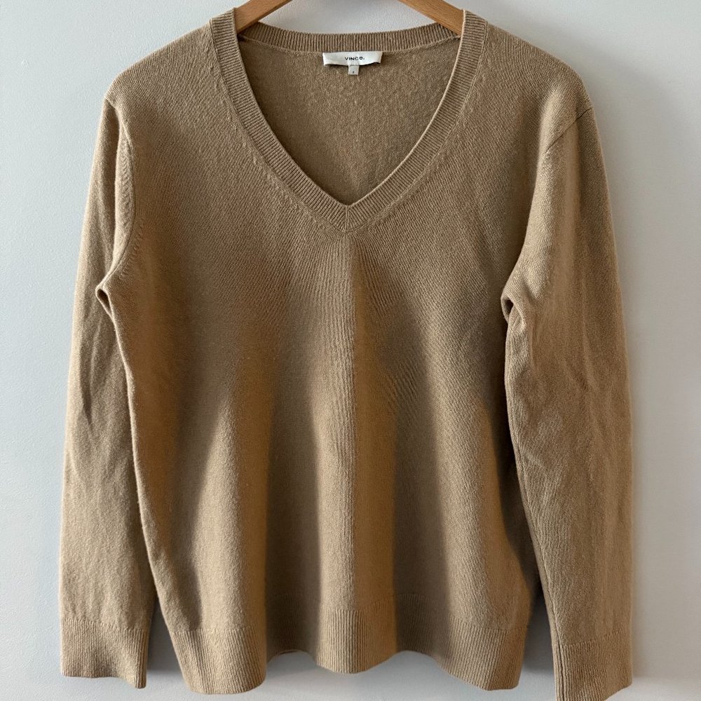 Vince Camel Colored 100% Cashmere Sweater Size Small